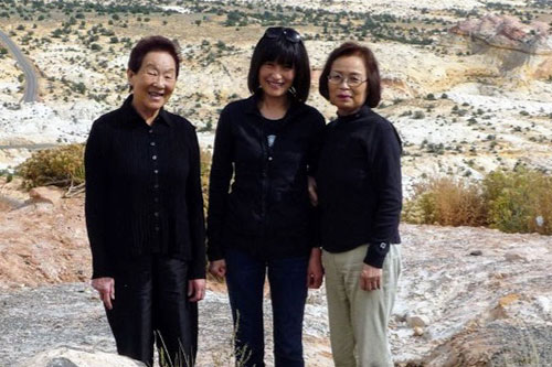Toshi Inoue (left) with Noriko Hill (center) and Noriko’s other aunt (right).